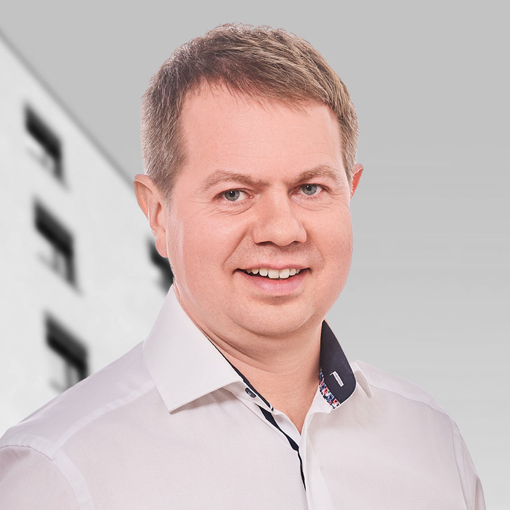 Dr. Bernd Hofmann, Corporate Health Management - Head of Central Services & Customers